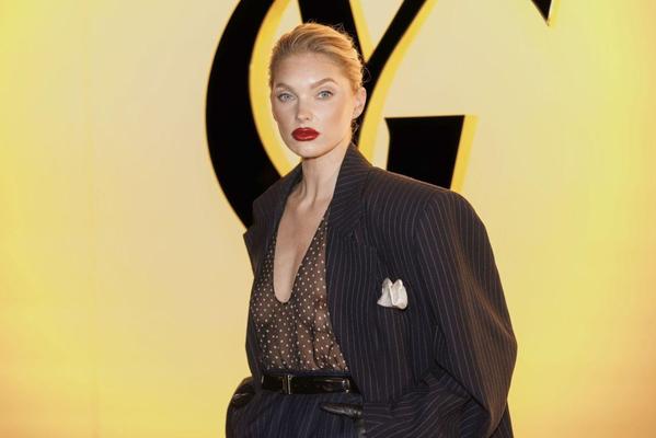 Elsa Hosk no YSL Show na Paris Fashion Week