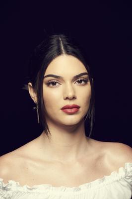 Kendall Jenner Kuwtk Anniversary Promo especial ()