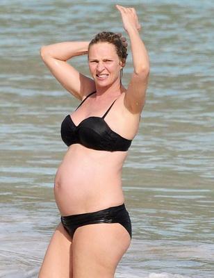 Uma Thurman pregnant