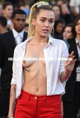 Miley Cyrus Goon燃料セクシーなおっぱい