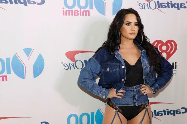 Demi Lovato – Y Jingle Ball 